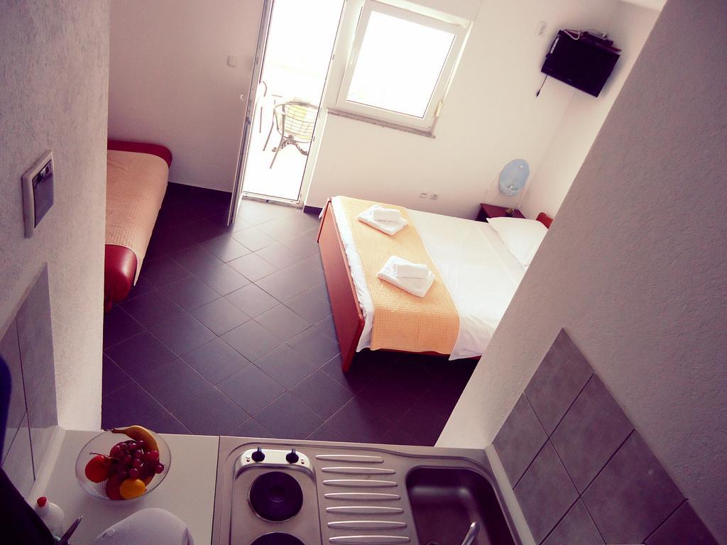Apartments Loncar Veliki Drvenik Pokoj fotografie