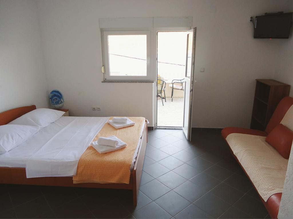 Apartments Loncar Veliki Drvenik Pokoj fotografie