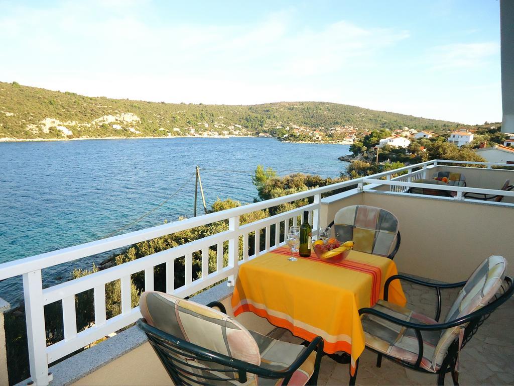 Apartments Loncar Veliki Drvenik Pokoj fotografie